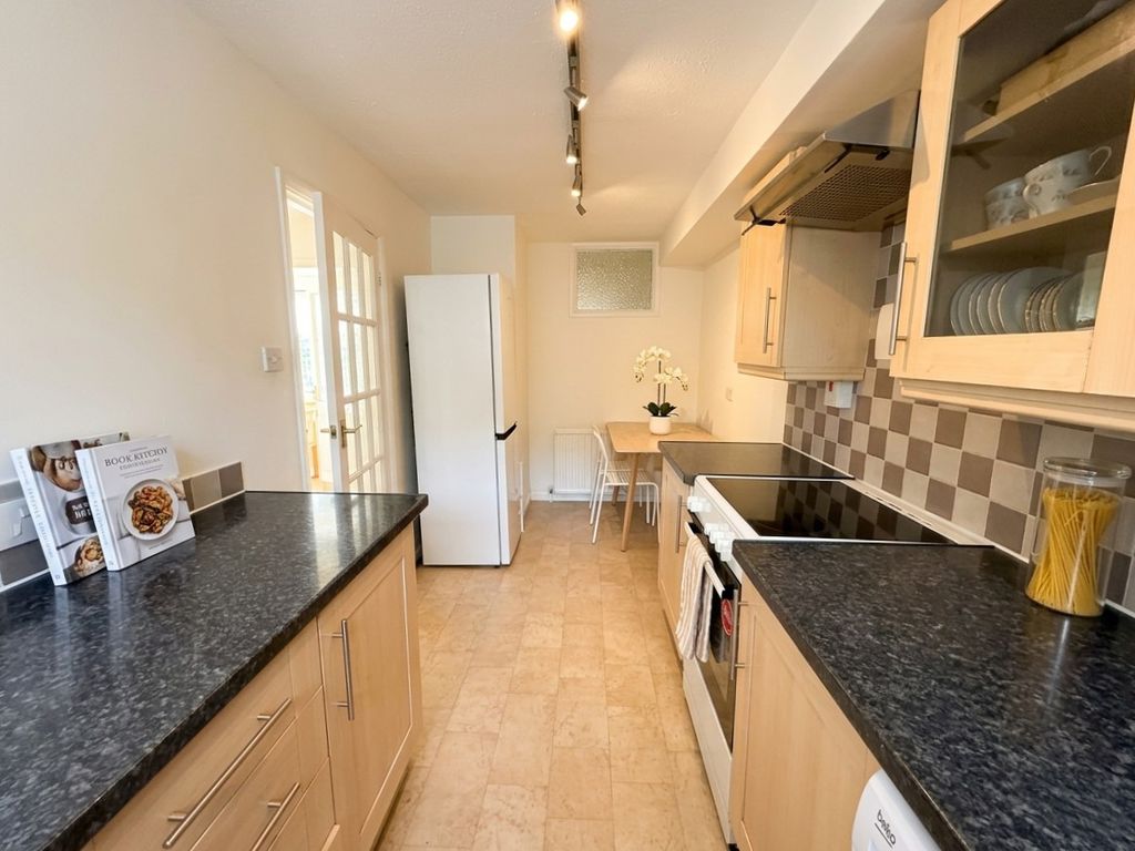 Flat Manor Road in Greater London