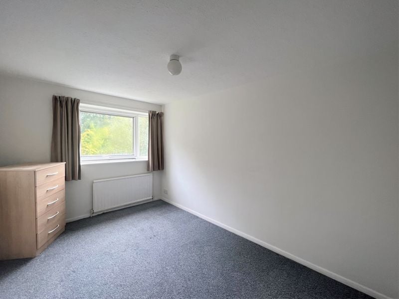 Flat Manor Road in Greater London