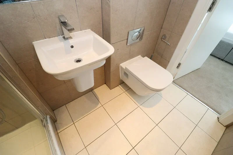 Room Larkwood Avenue in Greater London
