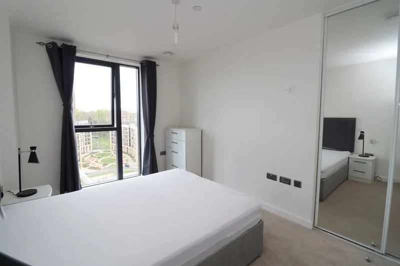 Room Larkwood Avenue in Greater London