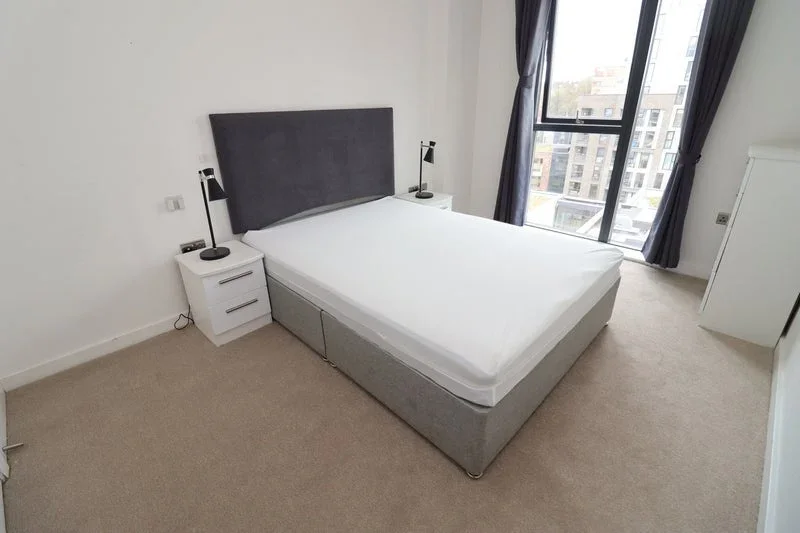 Room Larkwood Avenue in Greater London