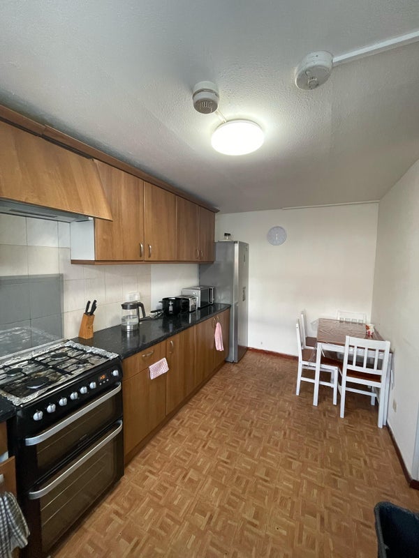 Room Kennard Road in Greater London