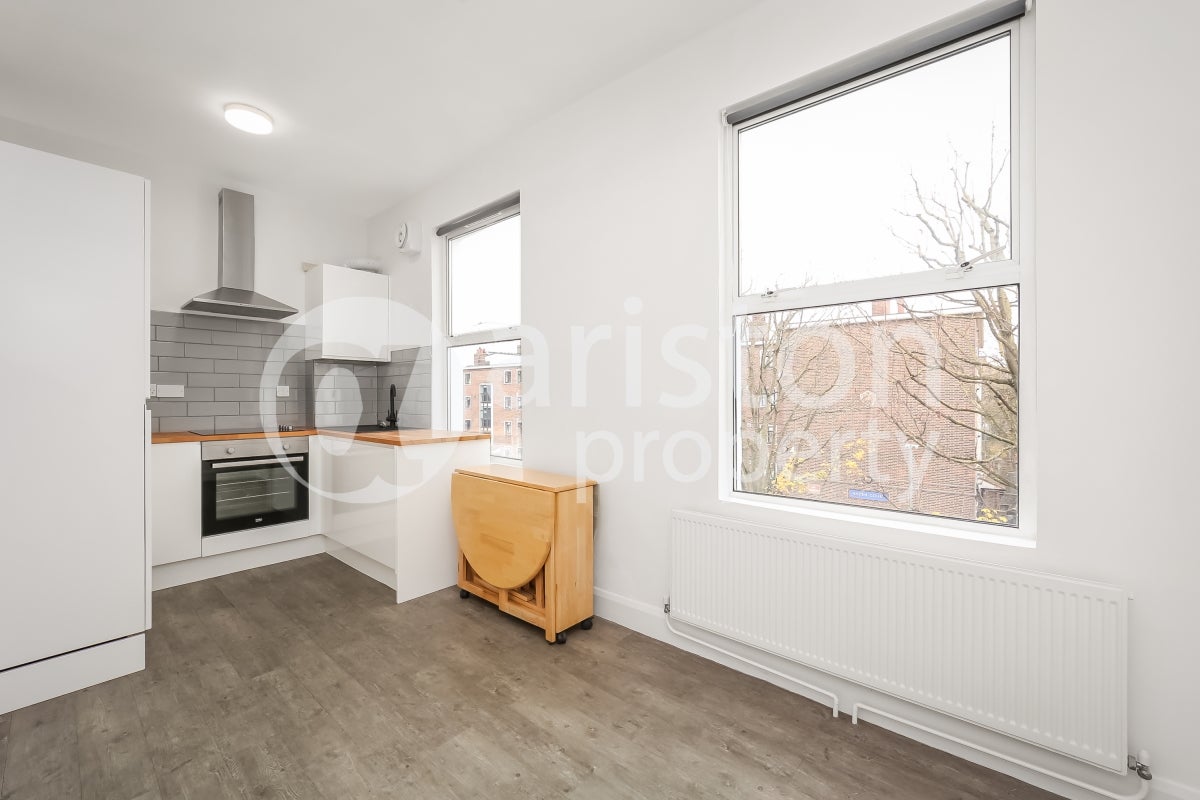 Flat Fonthill Road in Greater London