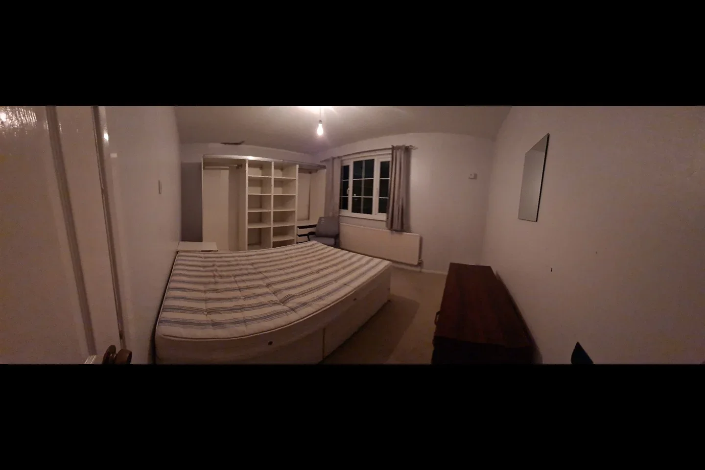 Room Chestwood Grove in Greater London