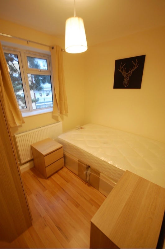 Room Princes Way in Greater London