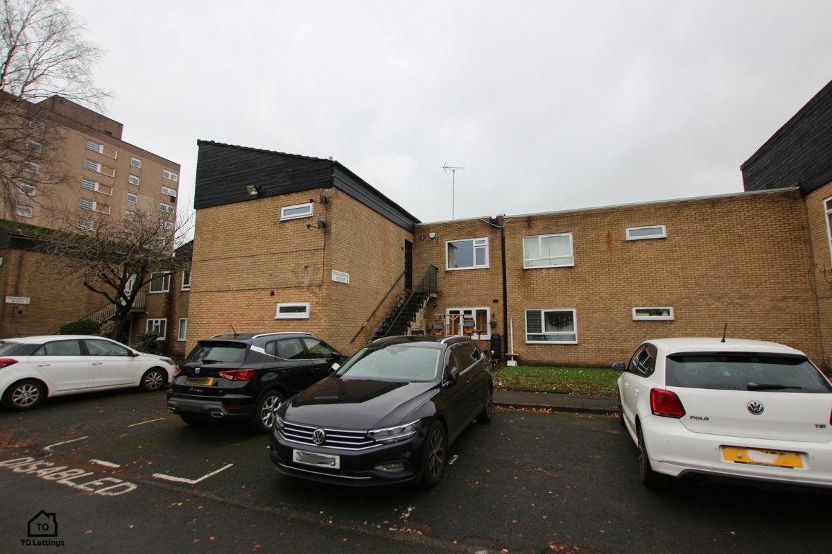 Flat Thorngrove Avenue in Manchester