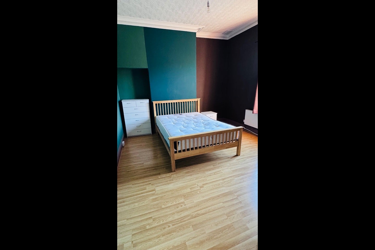 Room Dewsbury Road in Wakefield
