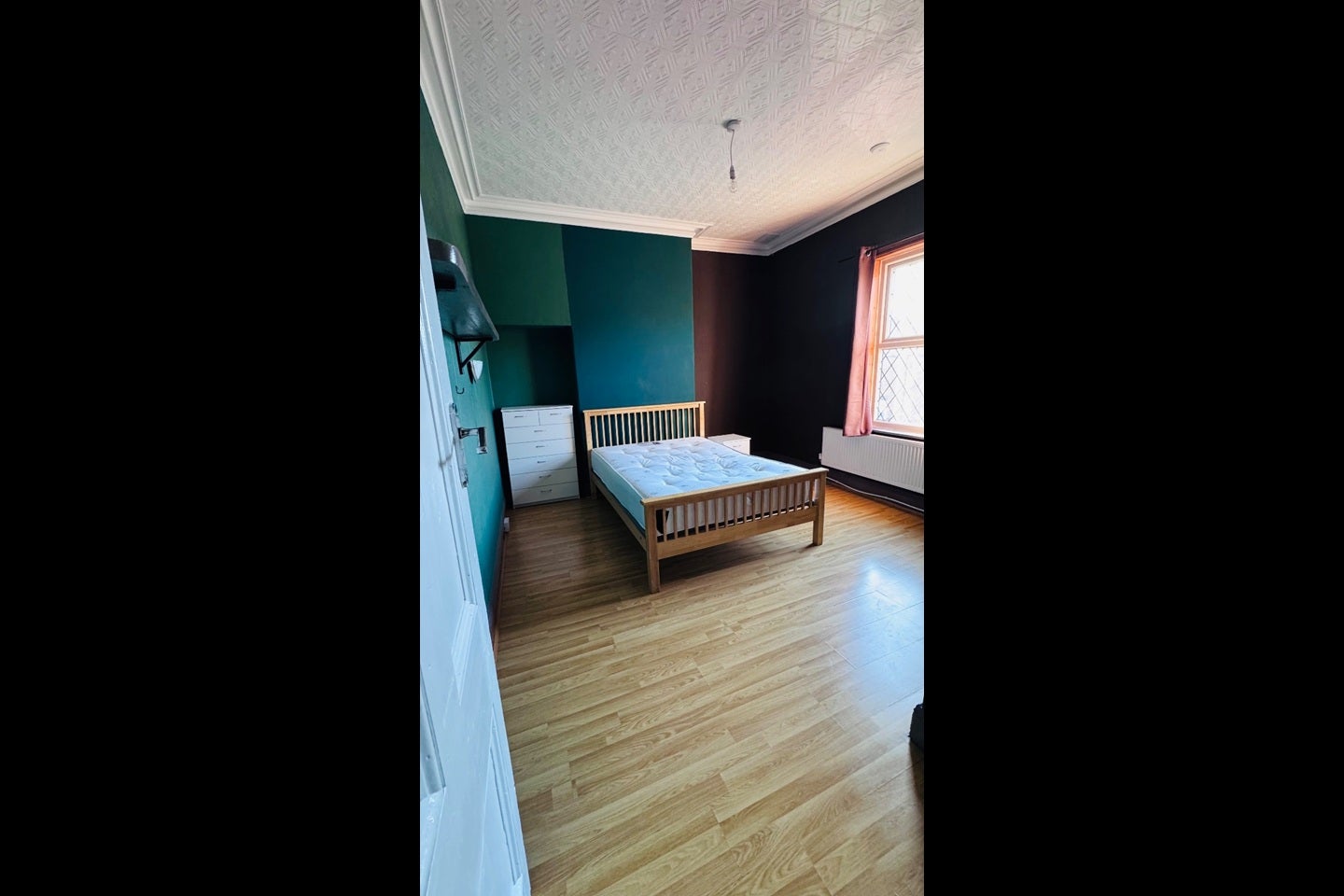 Room Dewsbury Road in Wakefield