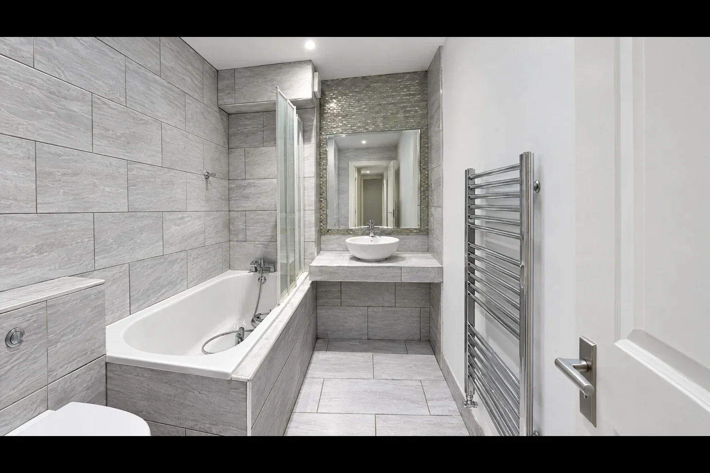Room Mitcham Lane in Greater London