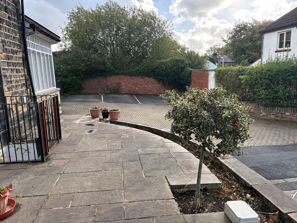 Flat Sandfield Avenue in Leeds