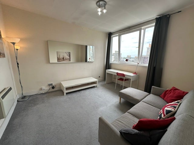 Flat Esslemont Avenue in Aberdeen City