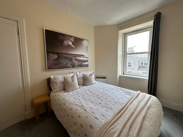 Flat Esslemont Avenue in Aberdeen City