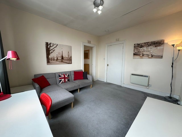 Flat Esslemont Avenue in Aberdeen City