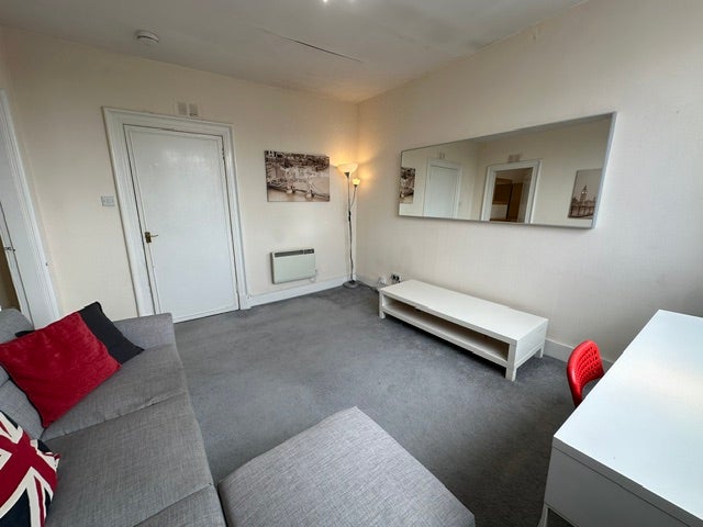 Flat Esslemont Avenue in Aberdeen City