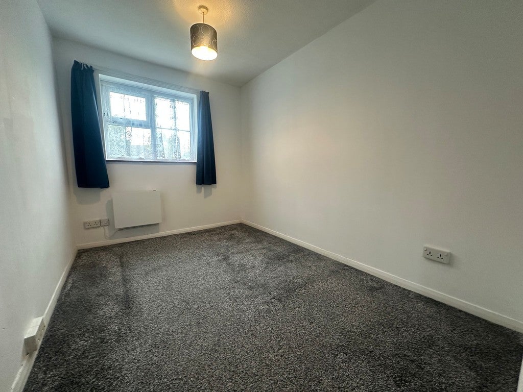 Flat Burdetts Road in Greater London