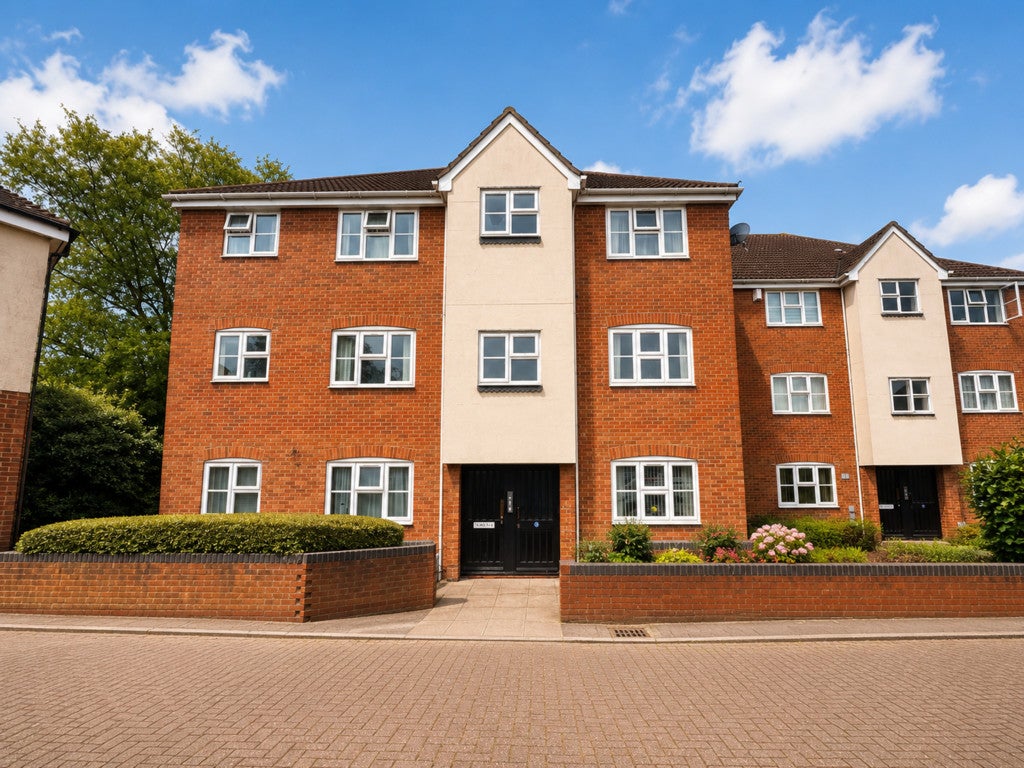 Flat Burdetts Road in Greater London