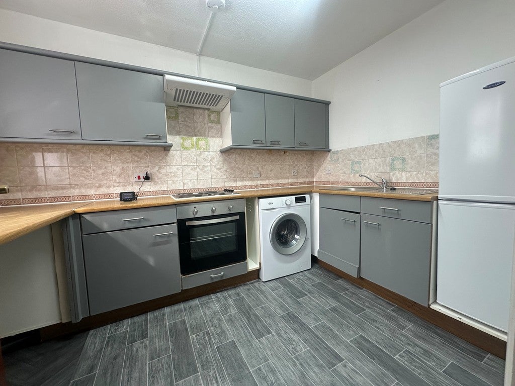 Flat Burdetts Road in Greater London