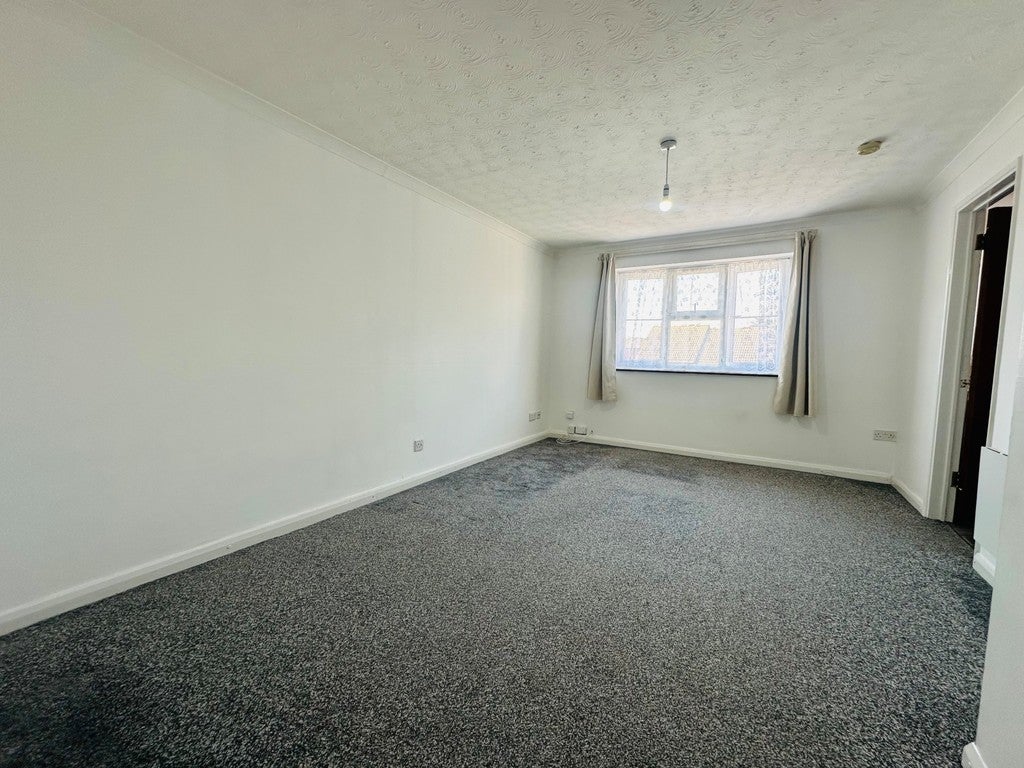 Flat Burdetts Road in Greater London