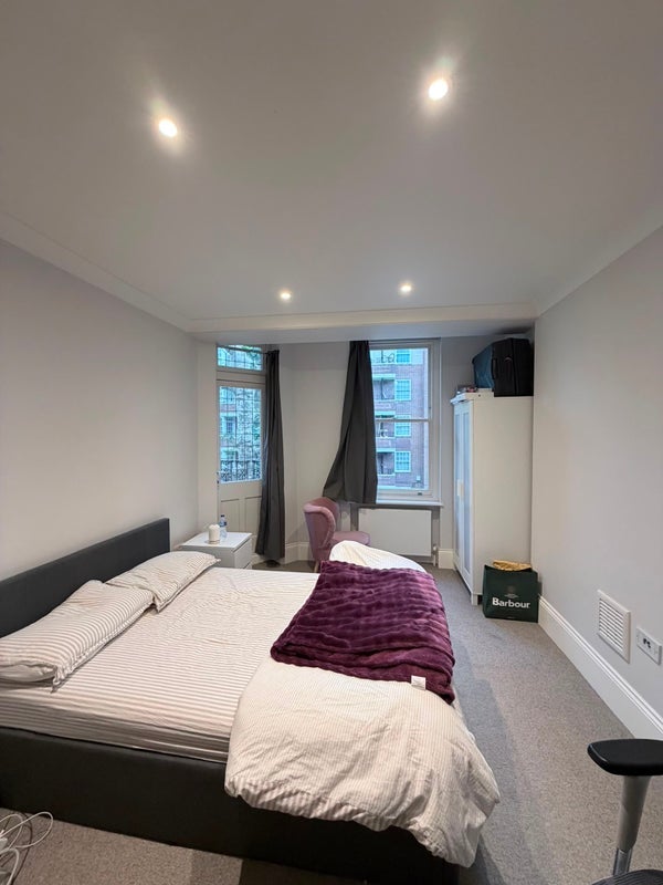 Room Bridge Avenue in Greater London
