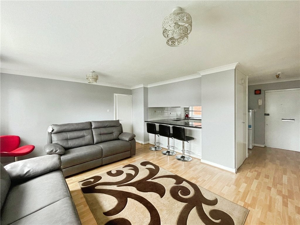 Flat Brantwood Gardens in Woking