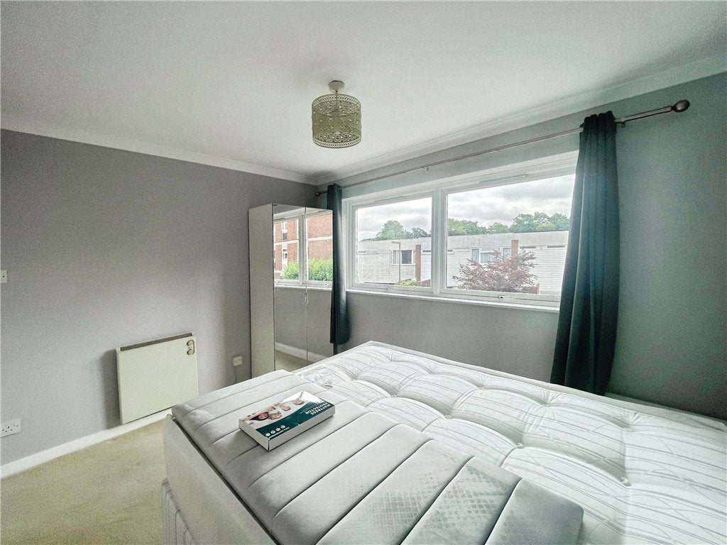 Flat Brantwood Gardens in Woking