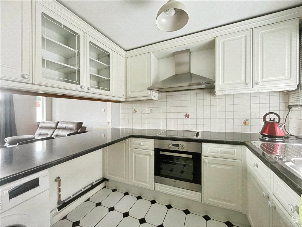 Flat Brantwood Gardens in Woking