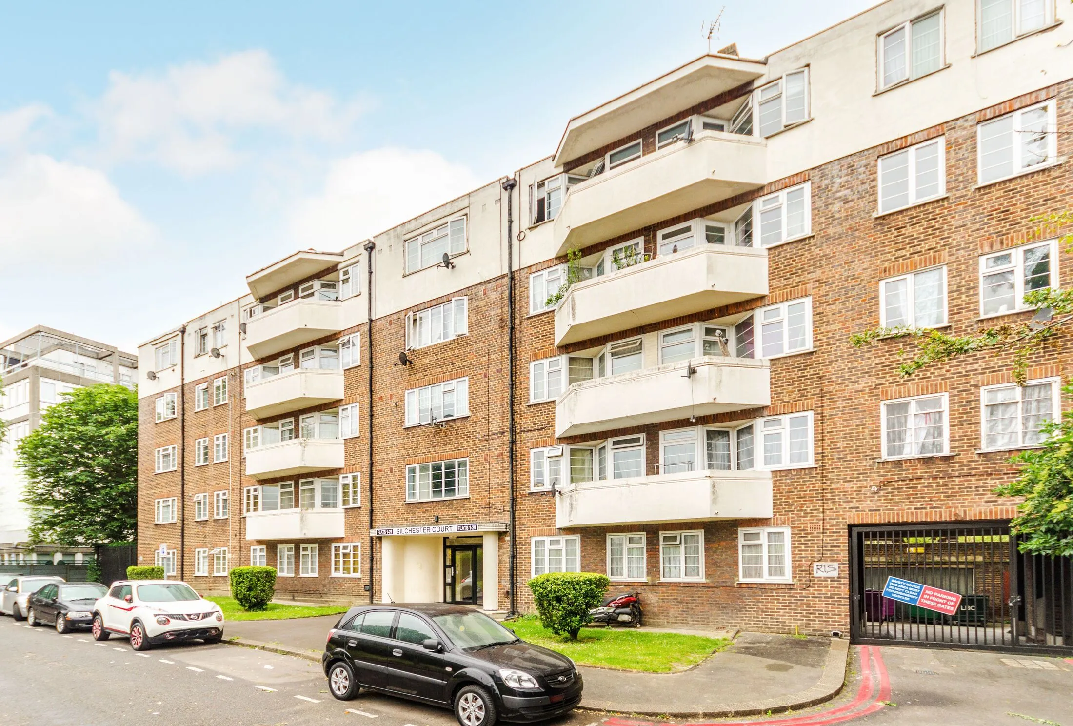 Flat London Road in Greater London