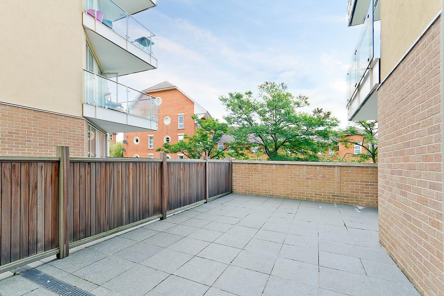 Room Edgware Road in City of Westminster