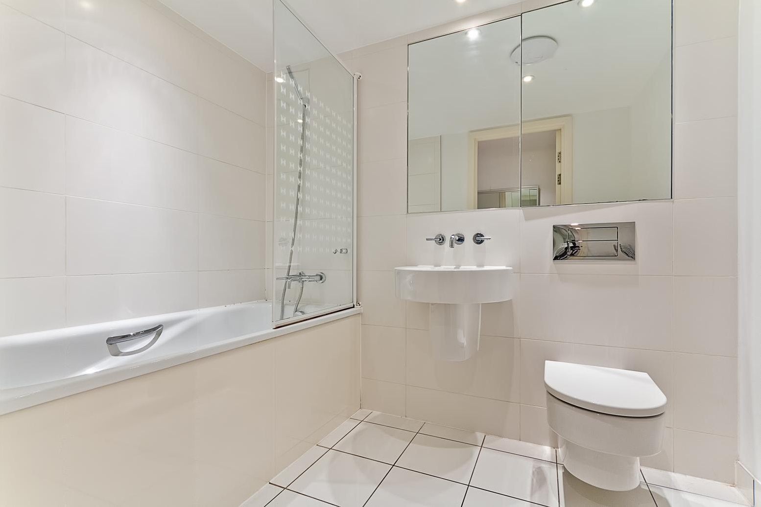 Room Edgware Road in City of Westminster