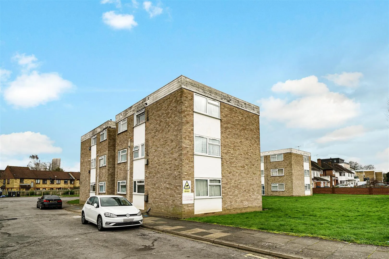 Flat Ander Close in Greater London