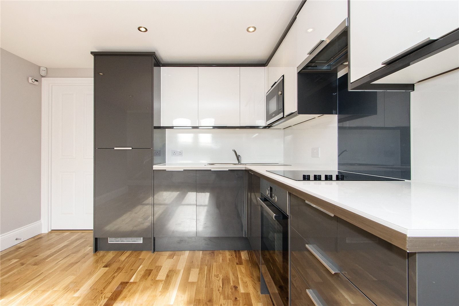 Flat Glenarm Road in Greater London