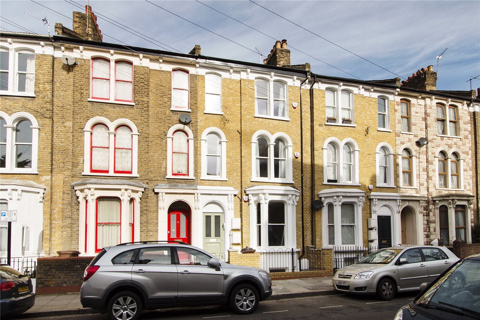 Flat Glenarm Road in Greater London