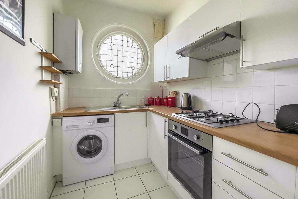 Flat West Barnes Lane in Greater London