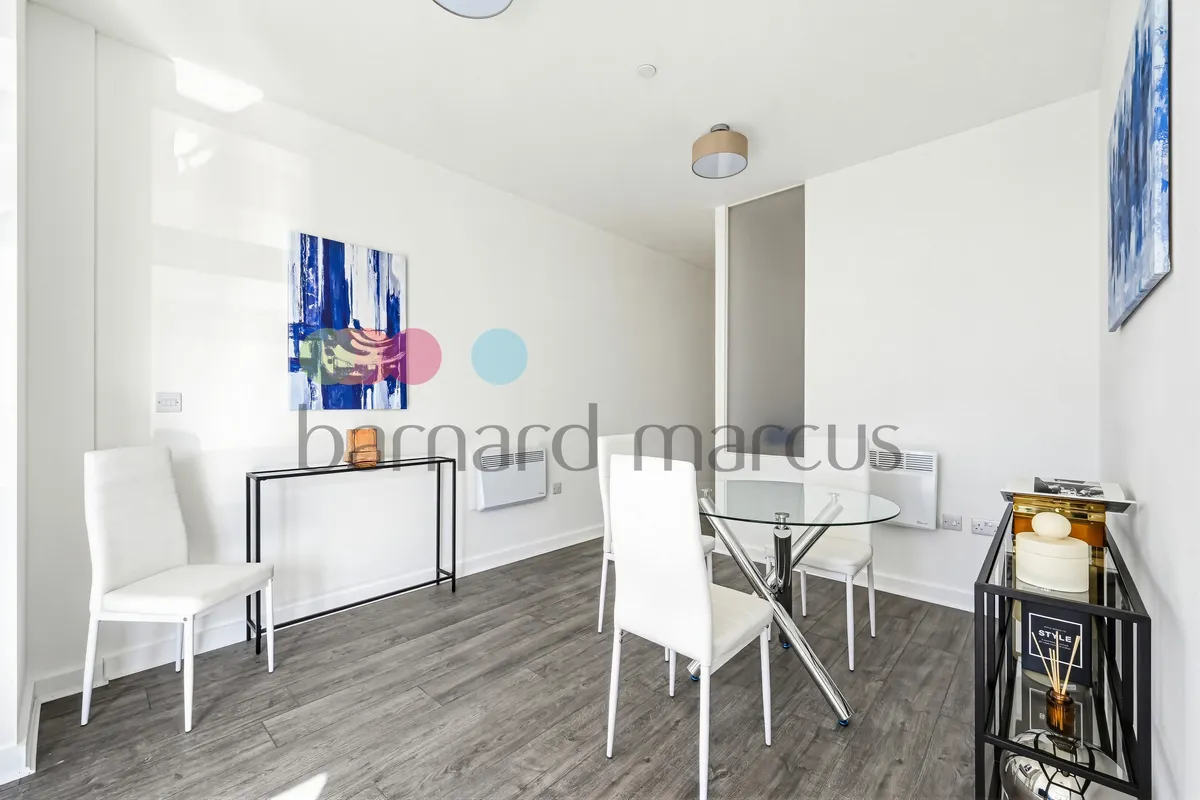 Flat Purley Way in Greater London