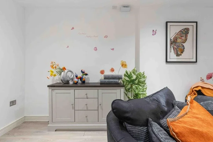 Flat Hall Place in City of Westminster