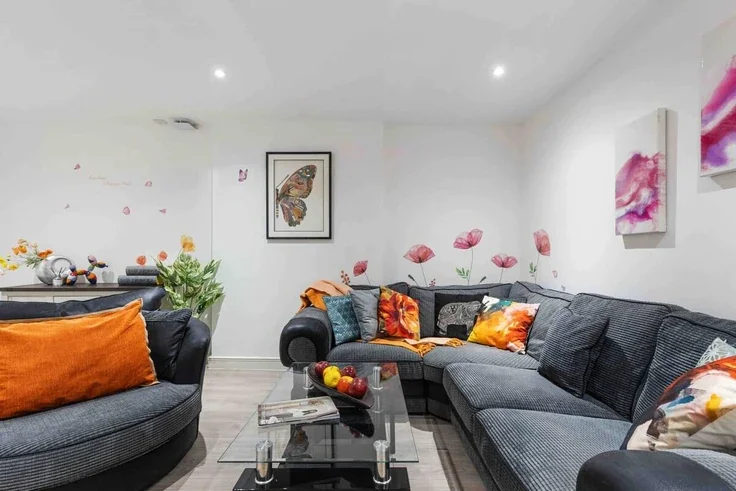 Flat Hall Place in City of Westminster