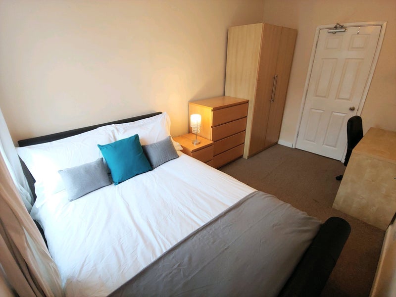 Room Gillott Road in Birmingham