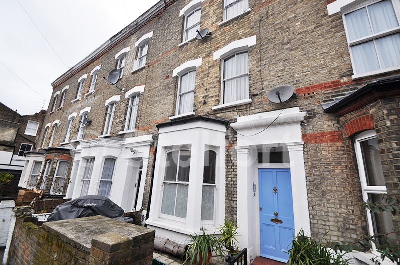 Flat Alexander Road in Greater London