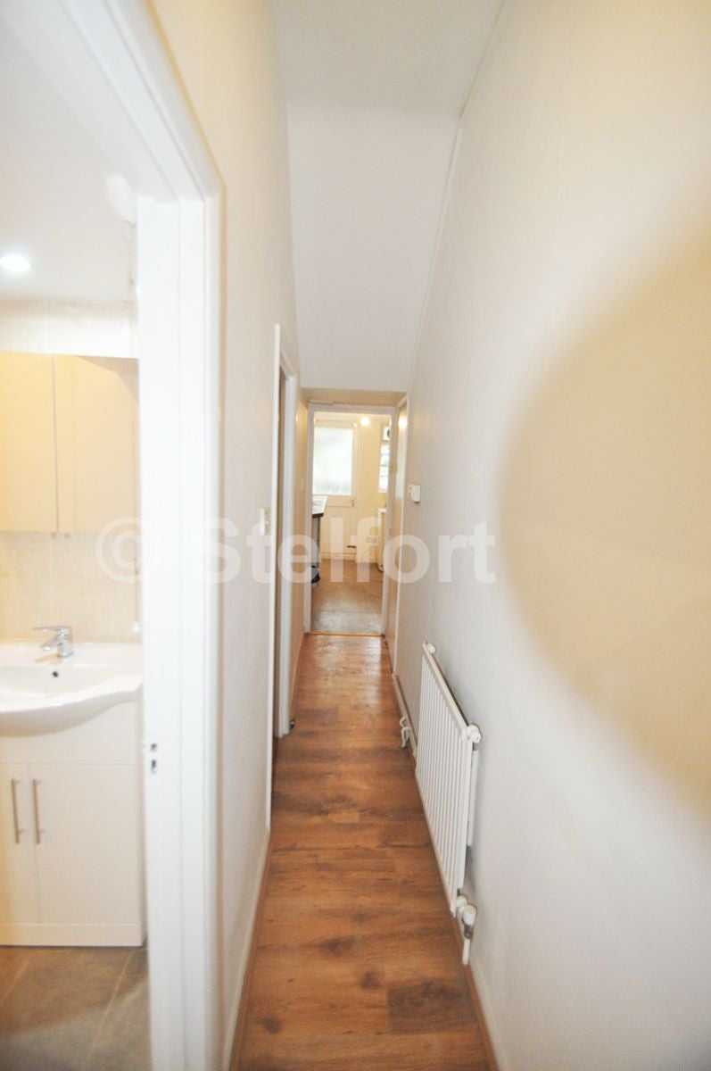 Flat Alexander Road in Greater London