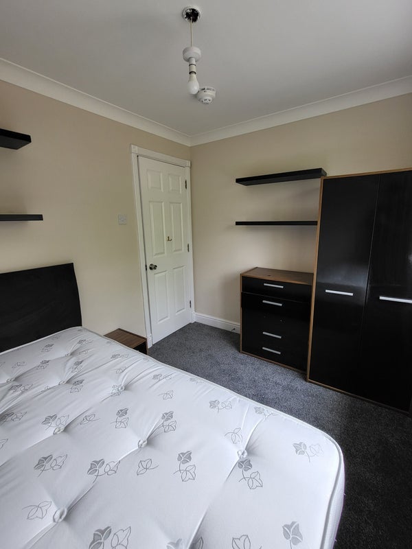 Room Nightingale Walk in Windsor