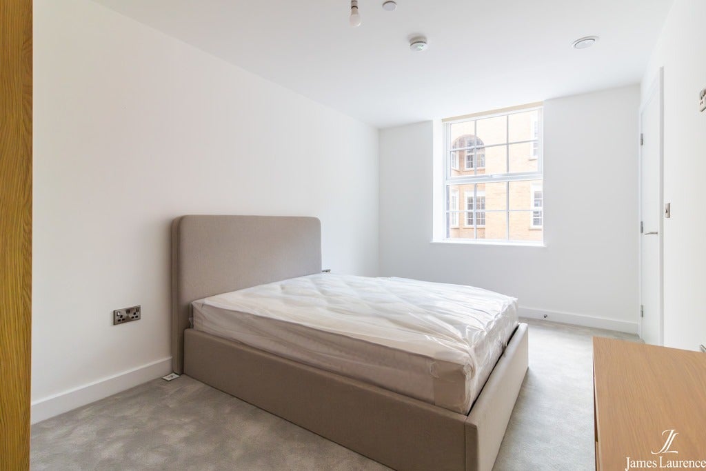 Flat Colmore Circus Queensway in Birmingham