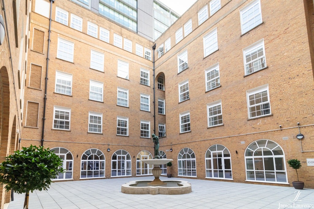 Flat Colmore Circus Queensway in Birmingham