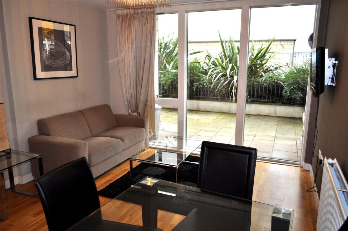 Flat Burford Road in Greater London