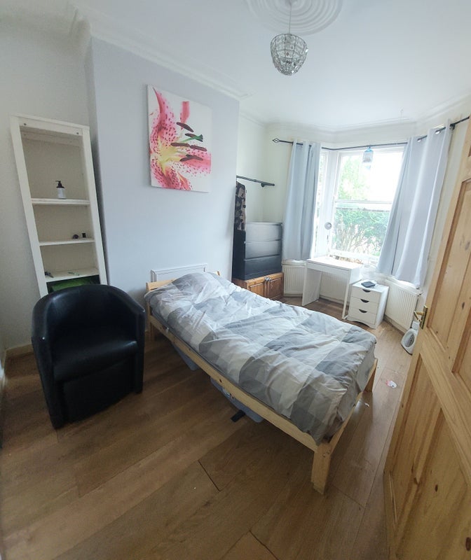 Flat Halley Road in Greater London