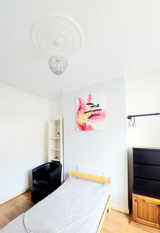 Flat Halley Road in Greater London