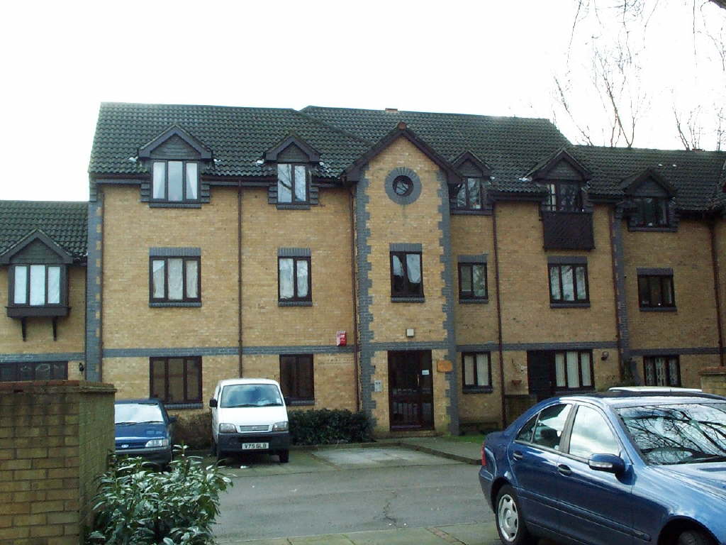 Flat Court Way in London