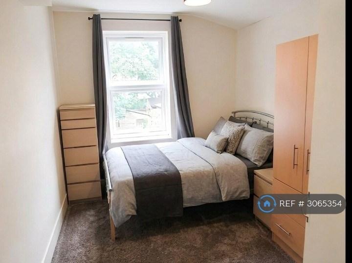 Room Claremont Road in Greater London