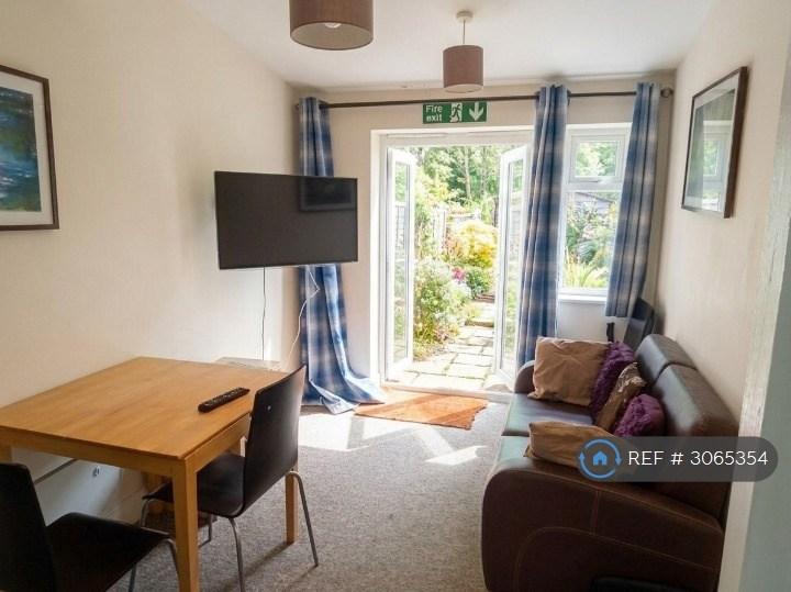 Room Claremont Road in Greater London