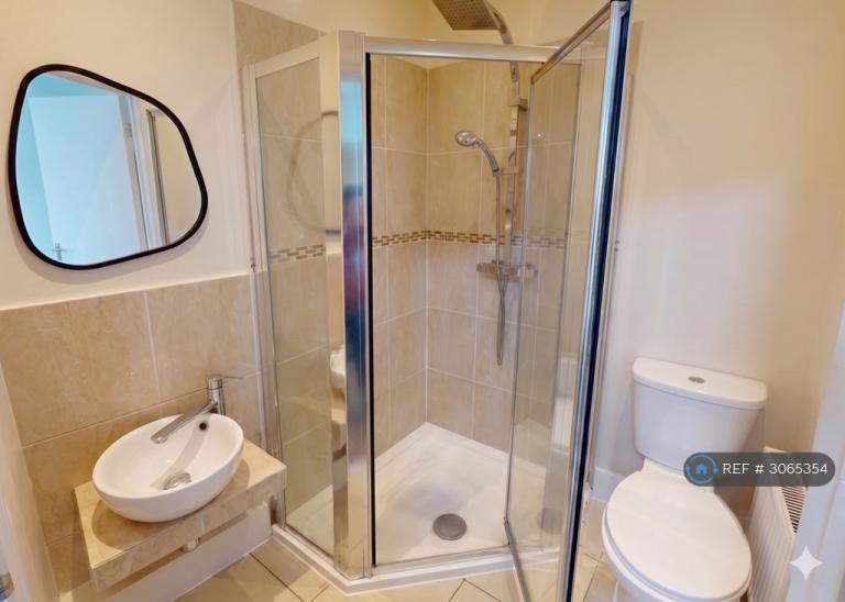 Room Claremont Road in Greater London
