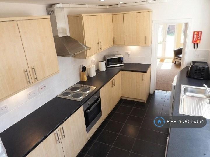 Room Claremont Road in Greater London